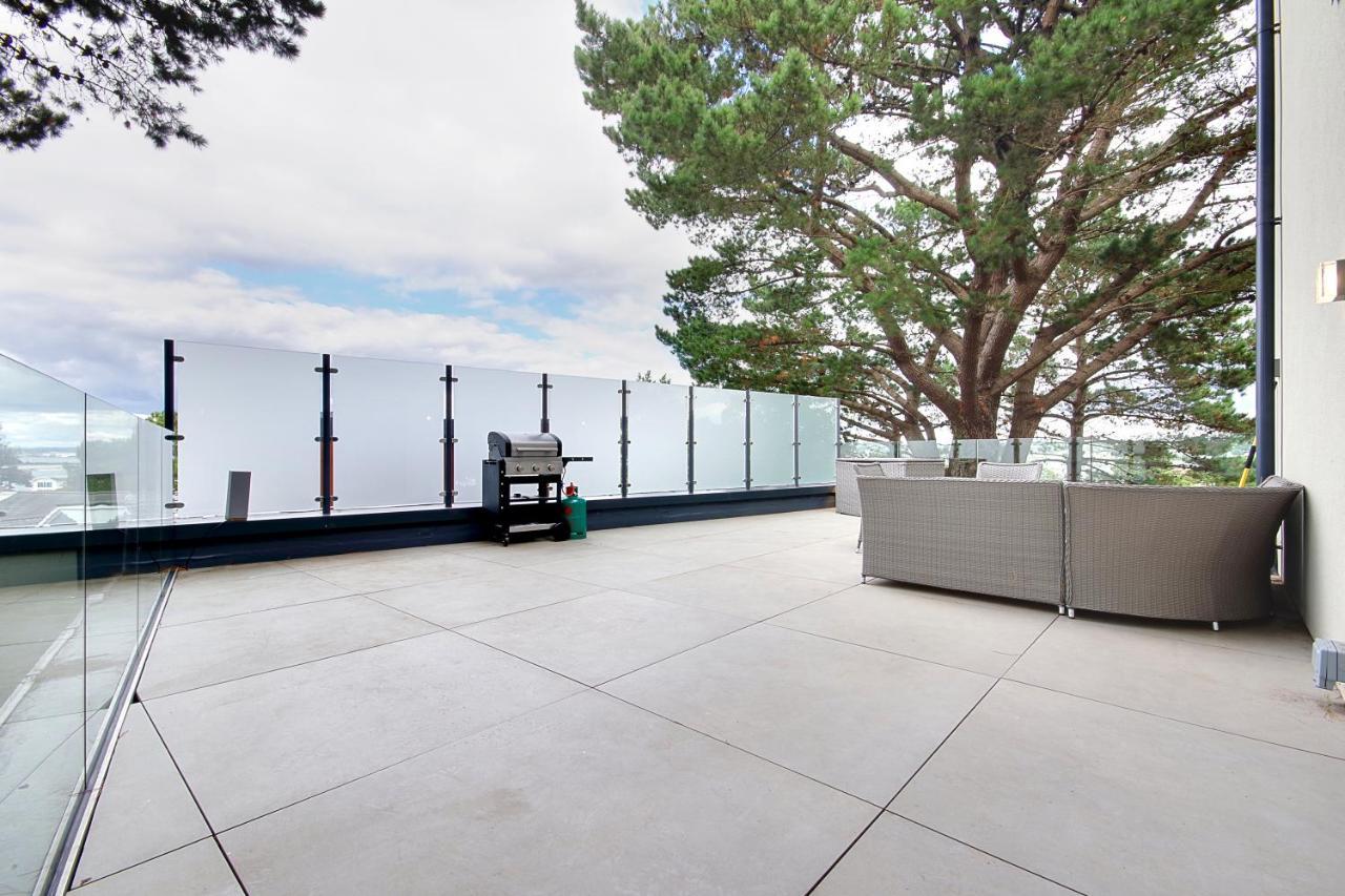 Luxury 3 Bed Flat With Large Terrace, Sea Views And Hot Tub Apartment Canford Cliffs Luaran gambar