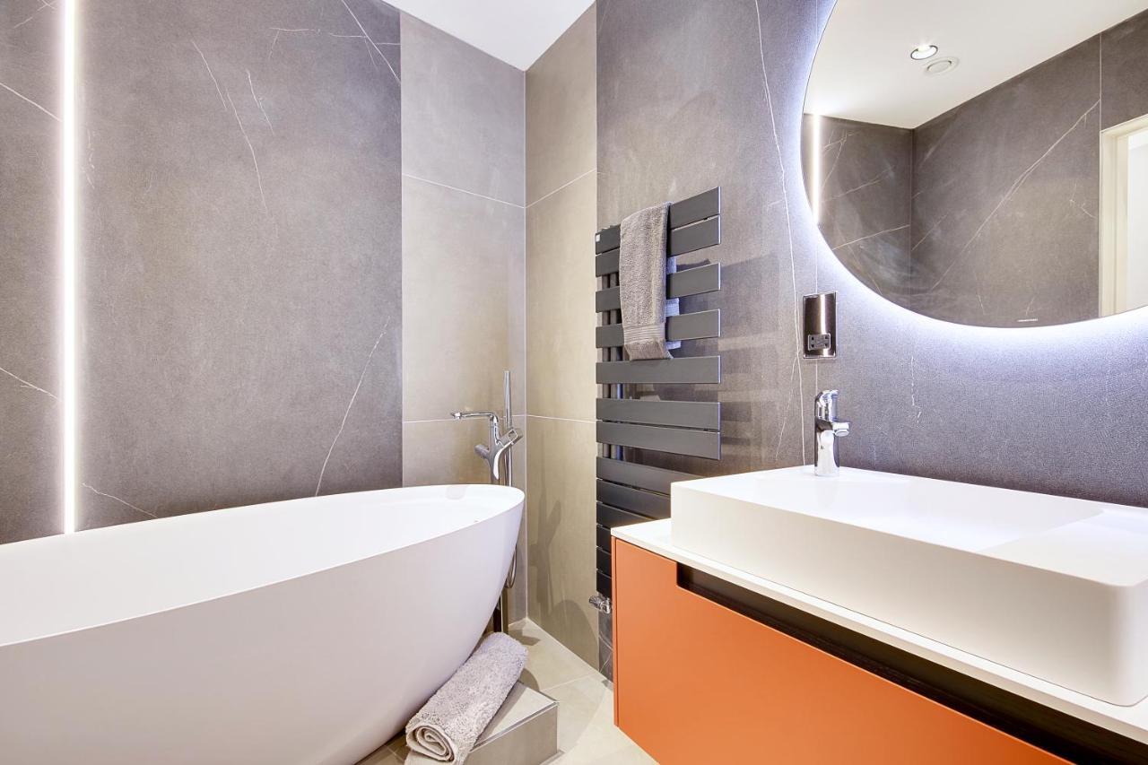 Luxury 3 Bed Flat With Large Terrace, Sea Views And Hot Tub Apartment Canford Cliffs Luaran gambar