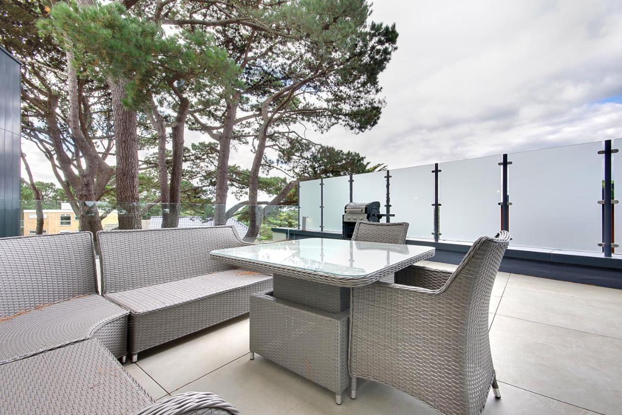 Luxury 3 Bed Flat With Large Terrace, Sea Views And Hot Tub Apartment Canford Cliffs Luaran gambar